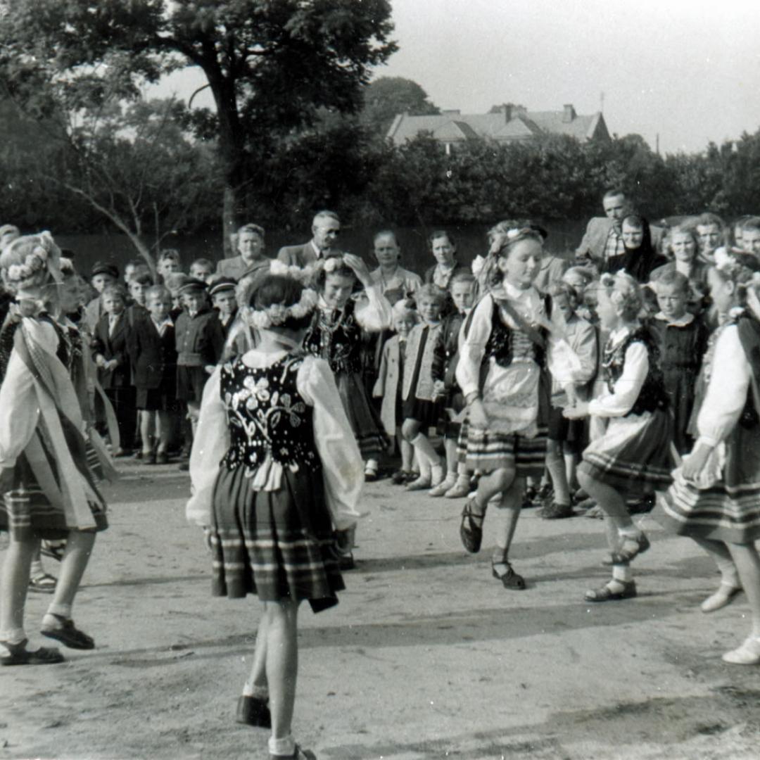 Uroczystość rozpoczęcia roku szkolnego w 1957 r. 