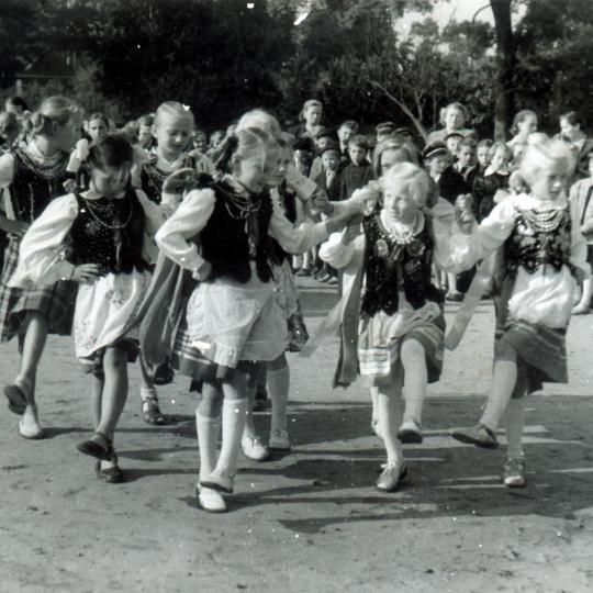 Uroczystość rozpoczęcia roku szkolnego w 1957 r. 