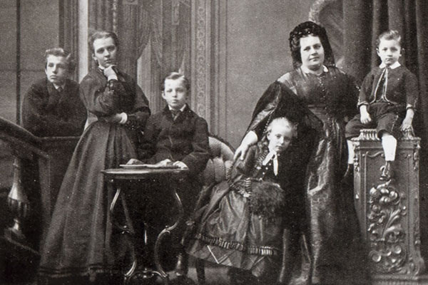 Fotografia rodzinna Reszków z czasów gdy ich ojciec przebywał na Syberii